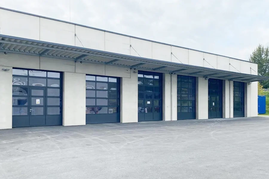 industriesektionaltore-mit-sichtsektion-puch-urstein-1