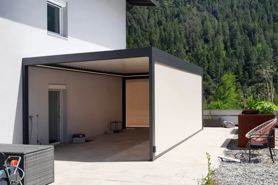 pergola-gt-400-71319-fsm-graphit-mit-ziiip-refleksol-senkrechtmarkise-4