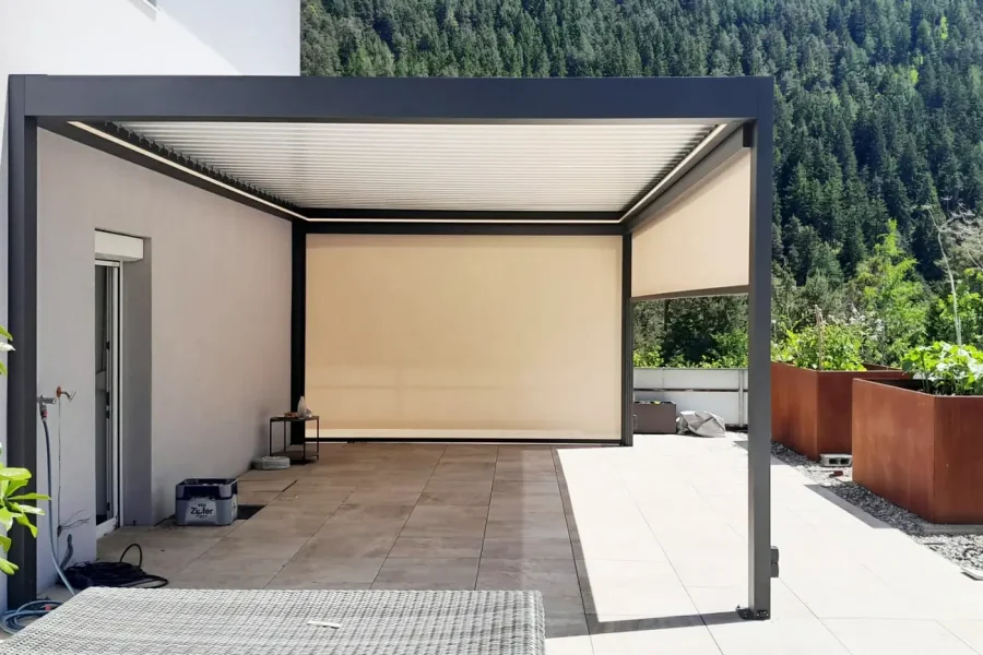 pergola-gt-400-71319-fsm-graphit-mit-ziiip-refleksol-senkrechtmarkise-8